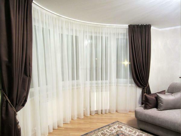 The interior is well combined with dark curtains and light tulle