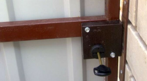Wicket door with lock Surface type