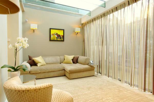 An excellent option for the design of a bright living room will be light curtains made of organza