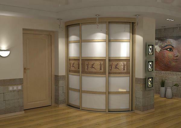 Semicircular closet in the hallway looks great, it is convenient and practical, and yet has no sharp corners, which is especially good in the case if the apartment has small children