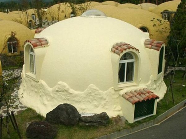 Polystyrene houses have high insulating properties