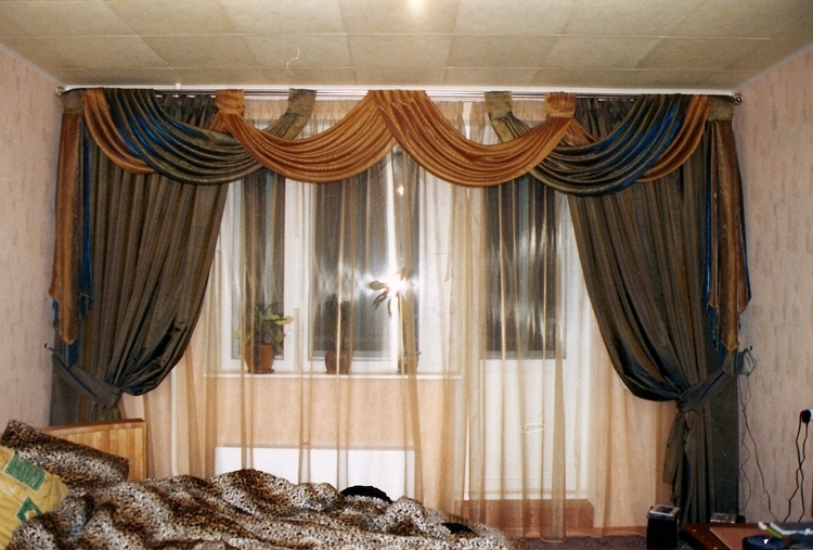 Balkonlu 15 metrekare Tasarım yatak odası: bir beşik wenge ile küçük kreş iç