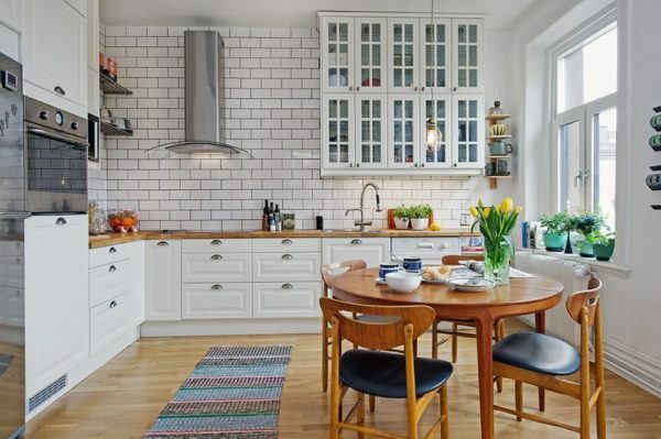 Scandinavian style does not tolerate artificial materials.