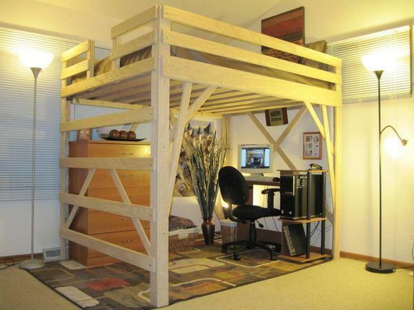 A bedroom with a loft bed is an alternative solution to use space in a practical and functional way