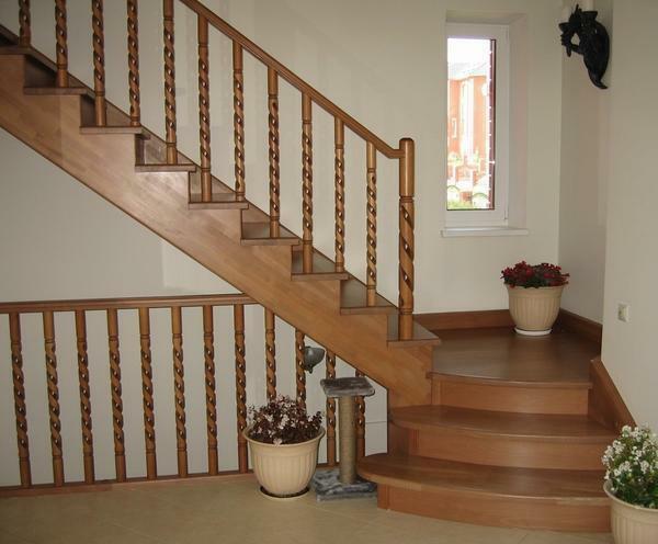 Inexpensive stairs to the second floor for a summer cottage: screw economy class, in a cheap wooden house, a budget for repairs