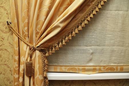 Curtains with fringes look good in the classic interior
