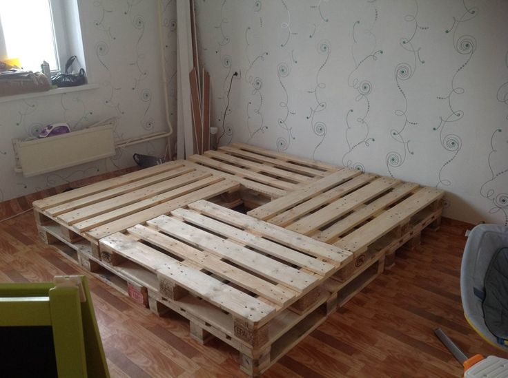 bed of 4 pallets