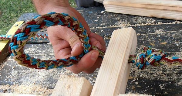 Before you start making rope ladder, you need to watch training videos with master classes