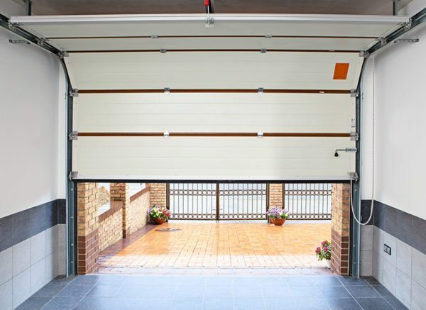 Sandwich panels of 40 mm thickness provide good insulation garage doorway