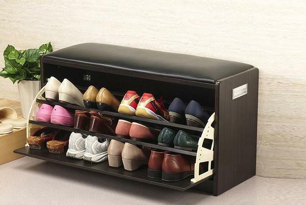 Ayakkabı saklamak için salon çekmecede tezgah donatmak için rasyoneldir
