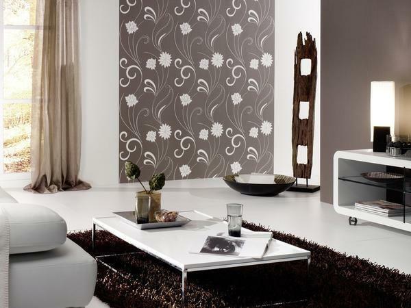 The main rule of combining - you must first determine the tone of the main wallpaper, and then select wallpaper-inserts and furniture