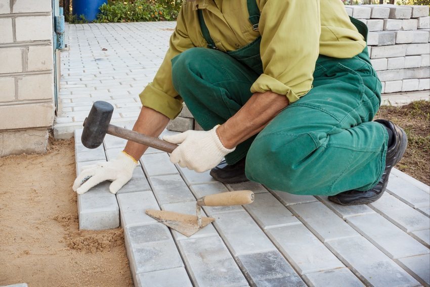 Quando pavimentazione piastrelle o finitrici è meglio utilizzare uno strumento speciale - Rubber Mallet