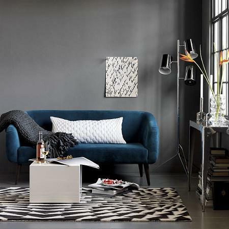 Das Interieur in dunklen Farben wird Hauch von Luxus und Komfort in der Atmosphäre zu Hause bringen