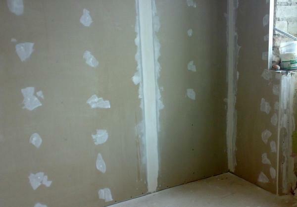 Como articulações drywall massa de vidraceiro: o vídeo correto gessada paredes, que serpyanka sob wallpaper