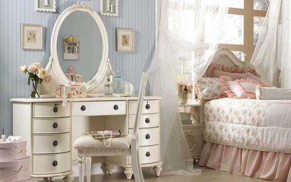 It is best to arrange the dressing table along the wall to the right or to the left of the window