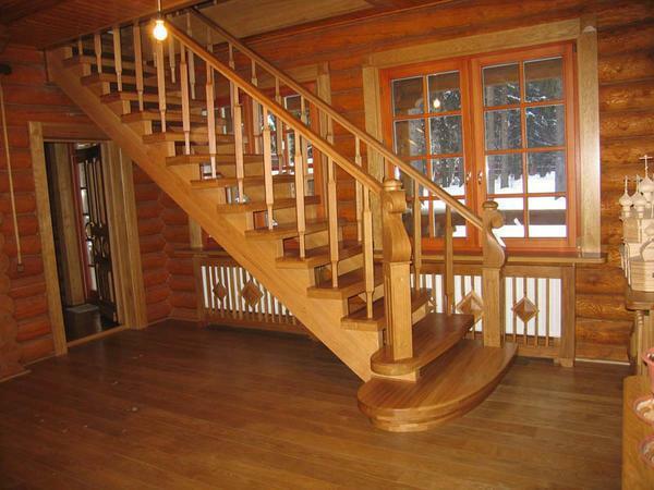 Den mest populære materiale til fremstilling af trapper er langt træet
