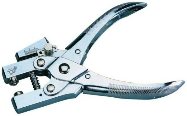 Pliers for eyelets