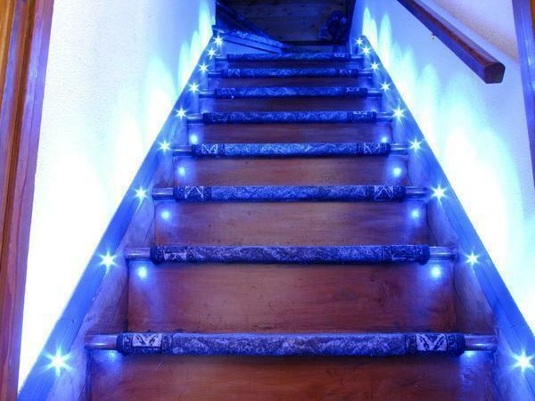 On the stairs you can set the backlight of any color and shape