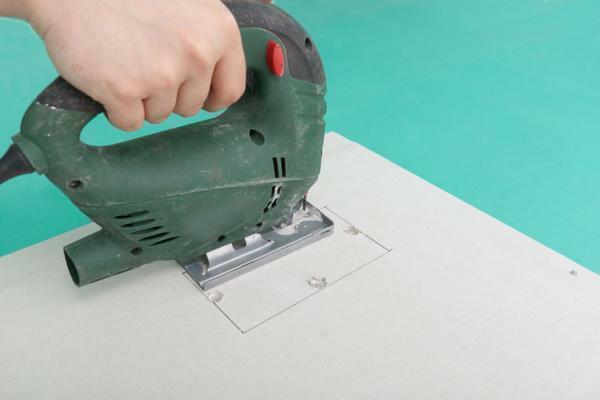 Avant de commencer à travailler avec des plaques de plâtre, tous les outils et matériaux nécessaires doivent être préparés à l