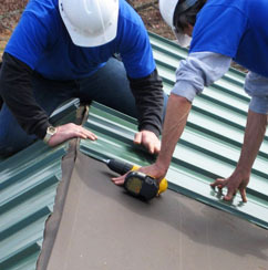 Om taket gaveln, efter fixering basbeläggningen måste fastställas nockelement