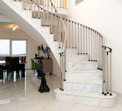 Monolitni stubište - neizostavni atribut privatnoj kući
