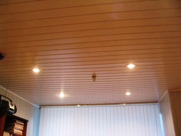 Sheathing of the ceiling with a wooden rail is a cheap, practical and environmentally friendly method of finishing the ceiling