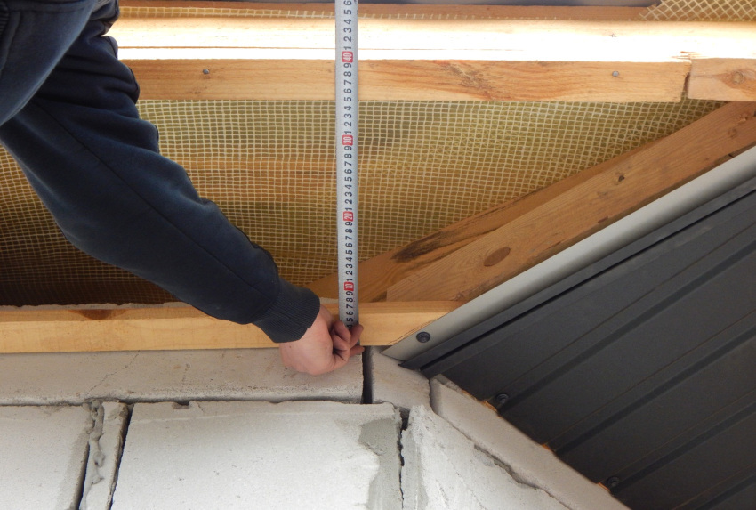 Arrangement of the eaves overhang is made by lengthening the rafter legs or increasing the length of the rafters by filly