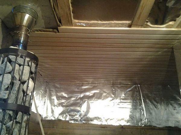 The most optimal materials for insulating the ceiling of the bath are: waterproofing film, basalt wool and aluminum foil