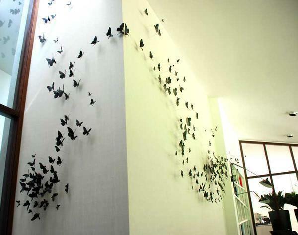 It is worth considering the harmonious combination of panels from paper butterflies and the whole room as a whole