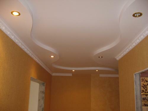 Sadrokartónové dosky - vynikajúci materiál pomôcť tomu, aby strop hladké, krásne a praktické