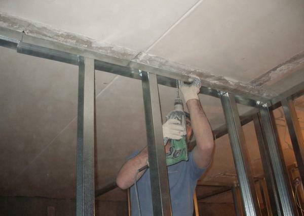 Due to the metal frame under gypsum cardboard it is possible to install partitions in the room