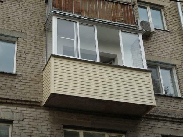 Siding za balkon oblaganje ima prednosti težinu