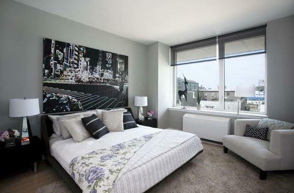 Eğer grinin tonlarında oda tasarımı kullanabilirsiniz, yatak odası güzel ve rahat olun