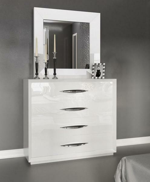 The high chest of drawers looks very stylish in the children