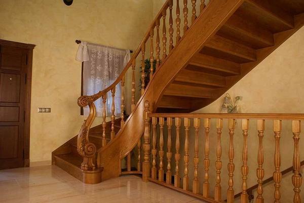Select the design of the stairs should be based on the size and features of the room, where it will be installed