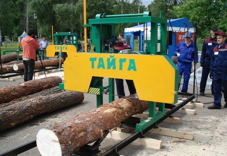 Band sawmill "Taiga T1" with submerged at her log