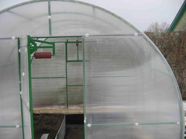 It is worth to purchase a special device, which from time to time will automatically ventilate the greenhouse