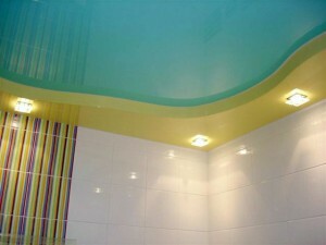 Repararea plafonului în baie