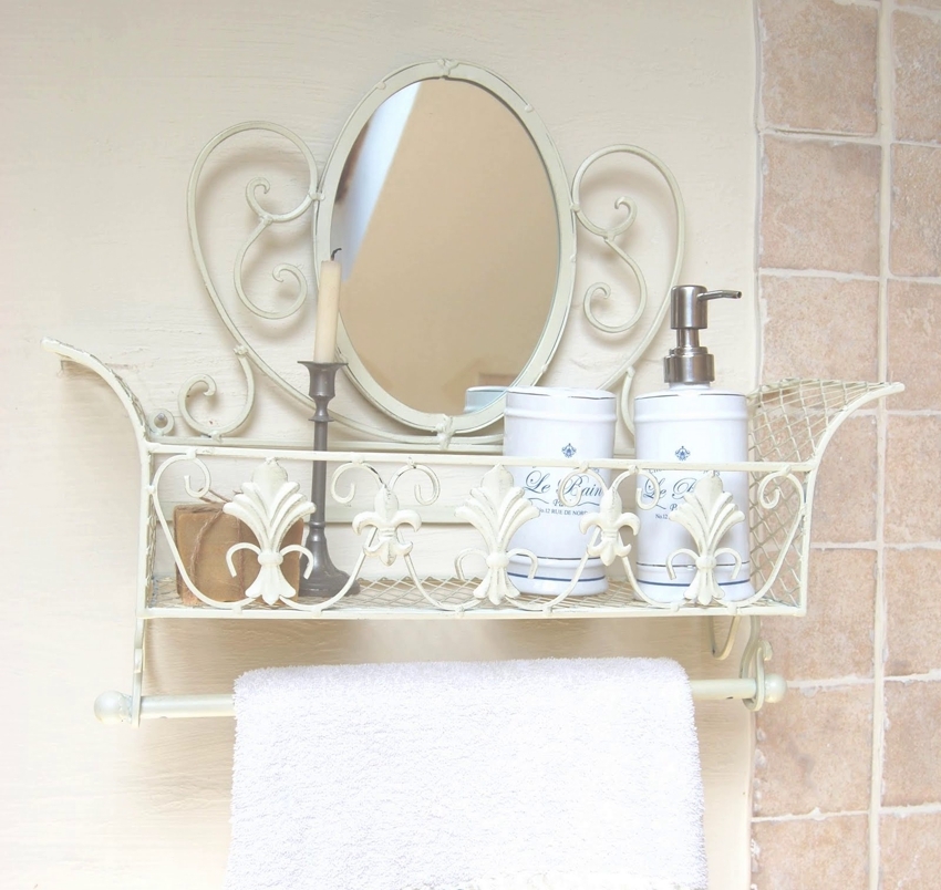 Krásna kovaná polička so zrkadlom a držiakom na uteráky