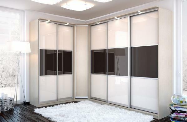 Built-in sudut lemari di gambar ruang tamu: desain ruang di dinding, furnitur, ayunan, ruang interior