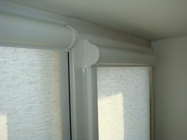 Roller blinds can differ in color, material and texture