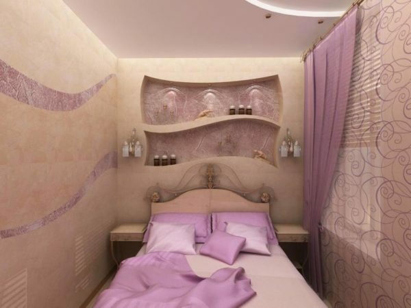 Asimetrija kao način osvježiti unutrašnjost male spavaće sobe.