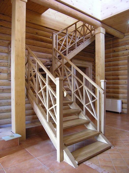 The elements of the wooden staircase not only decorate it, but also bring practical benefit