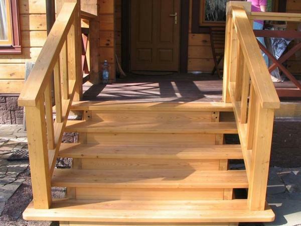 Za drvene kuće trijem istoga materijala - najbolja opcija