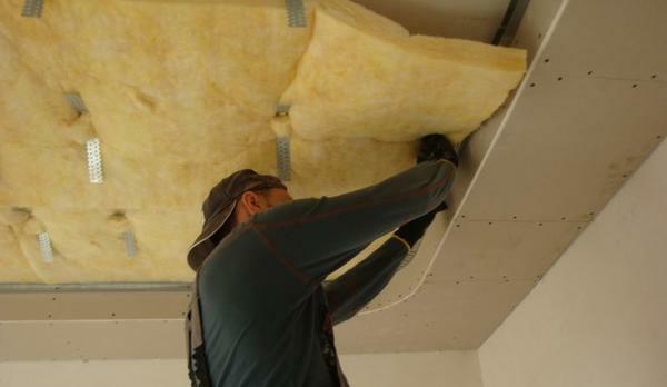 Deckendämmung: Polyurethanschaum, der besser ist, eine gute Polyurethan als die Wände, die Schicht erforderlich ist, nicht brennbares Material, Folie innen und bulk