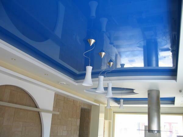 Film tension ceilings can have a matte or glossy surface and are characterized by high strength
