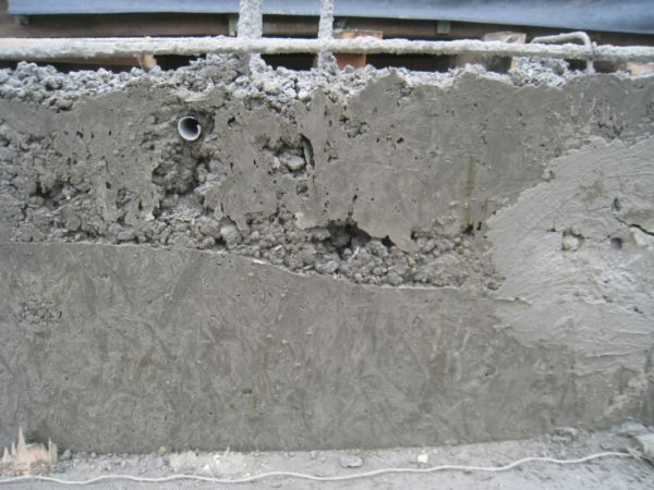 These concrete products are obtained in low mobility and plasticity of the solution.