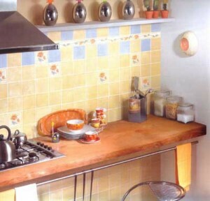 Renovuotas virtuvė su erkeris