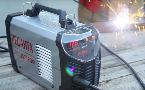 With its compact machine is able to cope with serious welding work