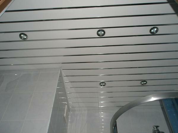 Prednosti stalak strop su očiti - to je lako, jednostavna instalacija i trajnost